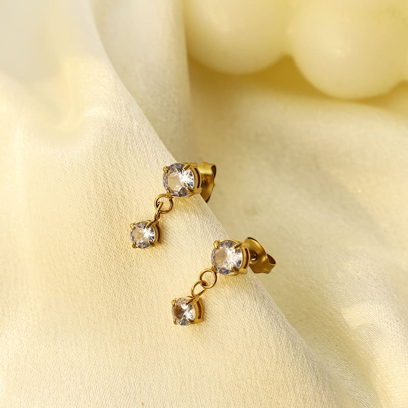 עגילים צמודים עם זרקוניה תלויה ציפוי זהב 18K 35536