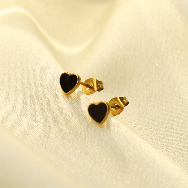 עגילים צמודים לב מושחר ציפוי זהב 18K 35537