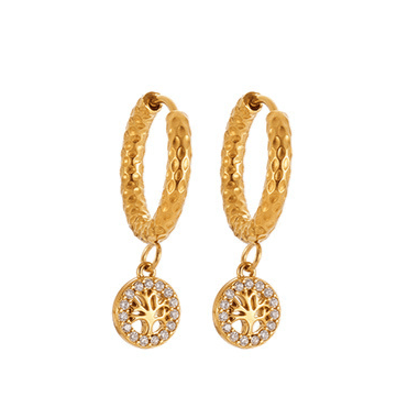 35547 עגילי חישוק עם טקסטורה ייחודית ותליון עץ החיים ציפוי זהב 18 קראט